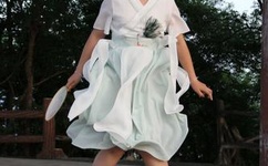 男同桌把我的奶罩扒了亲我的胸